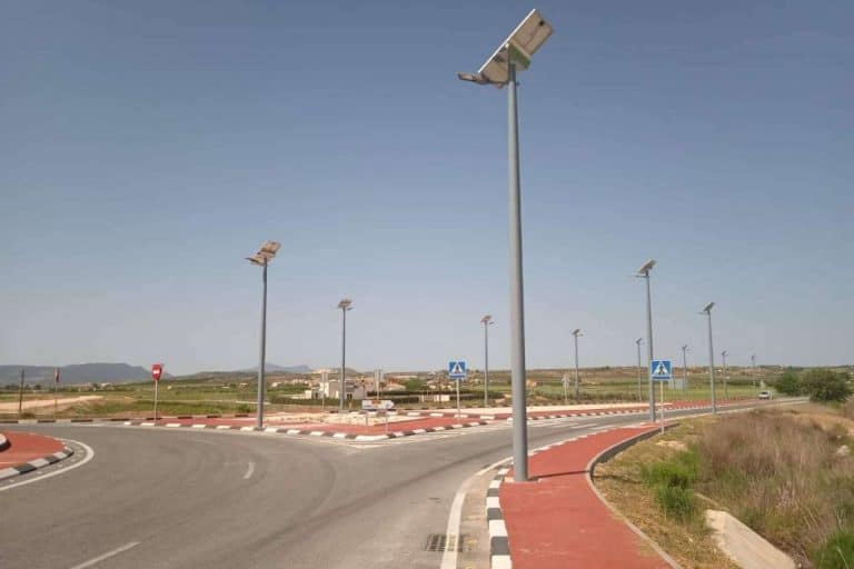 ¿Por qué las farolas solares están triunfando en ciudades como Madrid?