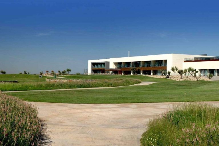 Joaquín Molpeceres destaca todo lo que ofrece el Encín Golf Hotel, un complejo deportivo en el municipio de Alcalá de Henares