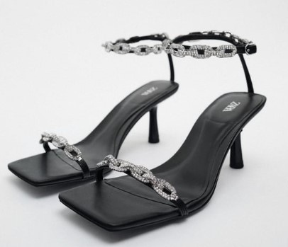 Sandalia tacón con cadena de brillos