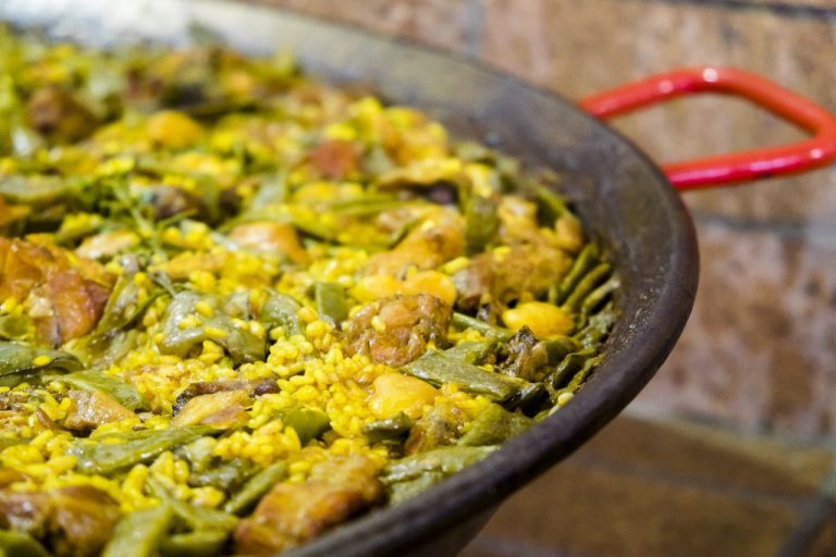 ¡Que no te engañen! Así se hace la paella valenciana auténtica