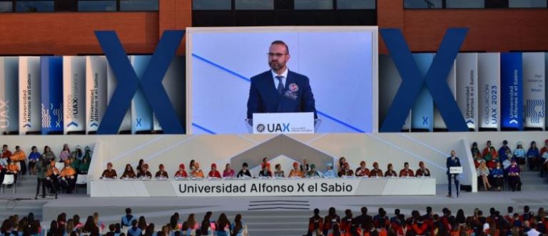 UAX celebra la graduación de la promoción 2023 con más de 5.000 nuevos graduados, amadrinados por la CEO de Sanofi y la Global CPO de Tinsa