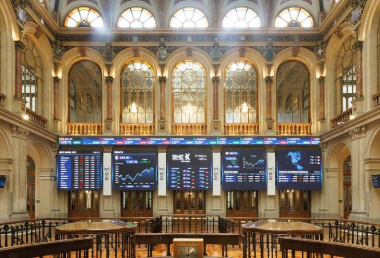 El Ibex mantiene su dinamismo a la media sesión, con los inversores pendientes de los tipos esta semana