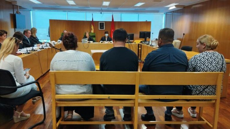 Unos padres admiten en el juicio que cedieron a su hija de 12 años para un matrimonio por tradición gitana