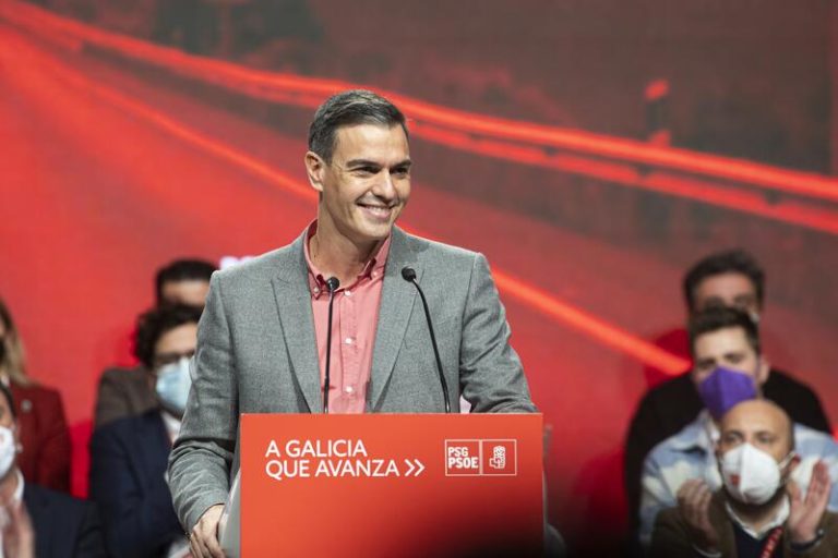 El CIS mantiene al PSOE en cabeza con sólo medio punto de ventaja sobre el PP, que sube 3,5 puntos