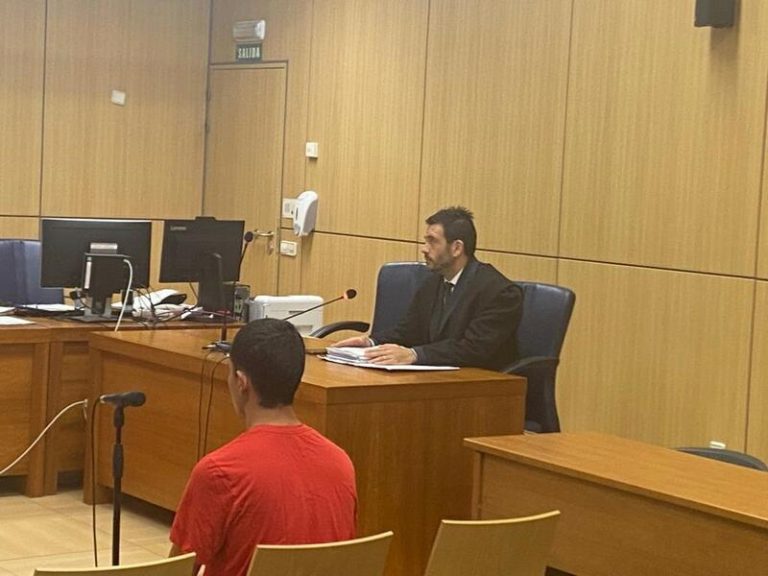 Un hombre cumplirá tres años de cárcel por intentar matar a un vecino que defendió a su novia cuando la agredía