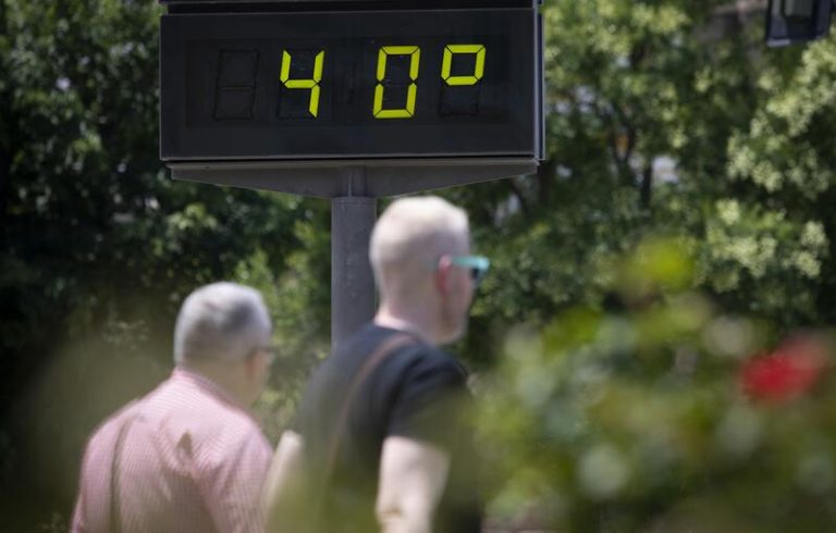 El calor se intensifica este domingo con 27 provincias en aviso amarillo o naranja y máximas de 43ºC