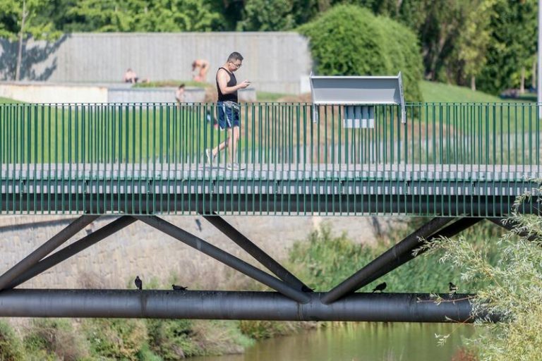 La ola de calor continúa con alerta amarilla y naranja en 23 provincias y máximas de 43ºC