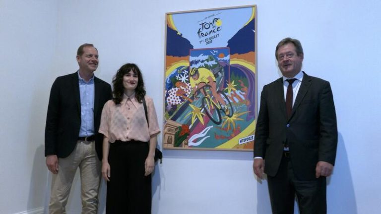El Museo de Bellas Artes de Bilbao expone los carteles finalistas del concurso para la imagen del Tour
