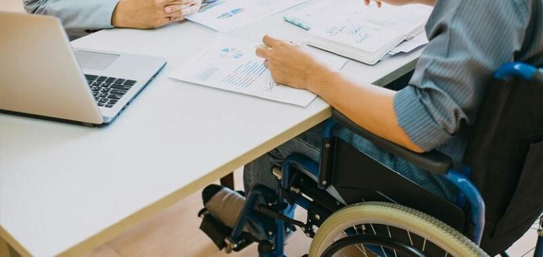 Cermi valora el acuerdo de Andalucía de reservar el 5% de contratos a los centros de empleo de personas con discapacidad