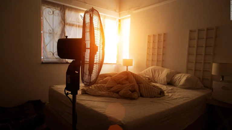 Un técnico revela el coste real de usar el ventilador toda la noche