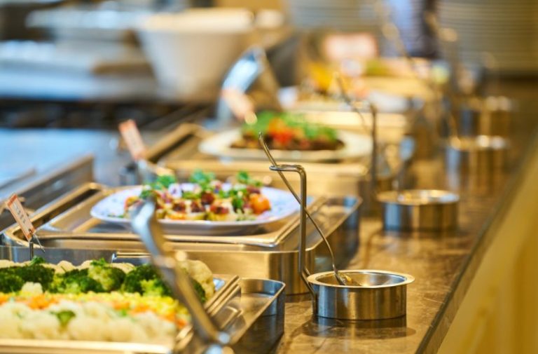7 cosas que nunca deberías comer en hoteles con buffet libre