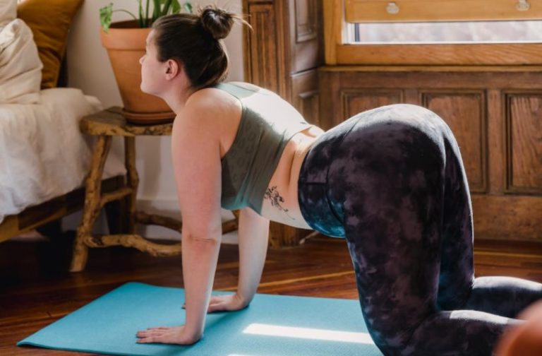 7 ejercicios perfectos para estar en forma sin salir de casa