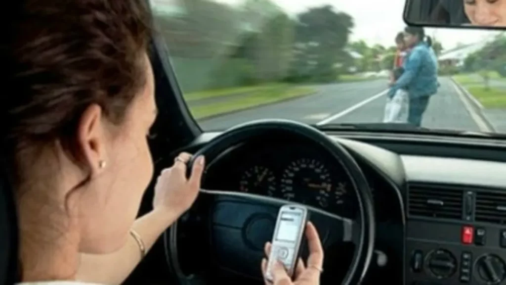 La importancia de evitar la distracción y priorizar la seguridad vial