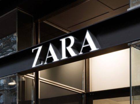 8 faldas baratas de Zara que no querrás quitarte este verano