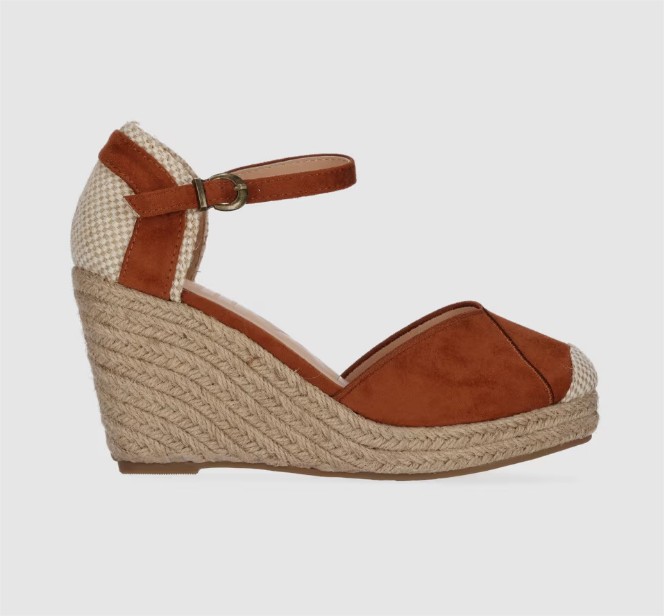 Las alpargatas de cuña por menos de 30€ que serán tu mejor aliado este verano están en El Corte Inglés 1 Alpargatas de cuña de mujer en color cuero con cierre de hebilla el corte ingles