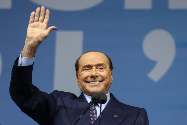 Adiós a Silvio Berlusconi: así fueron sus momentos más polémicos