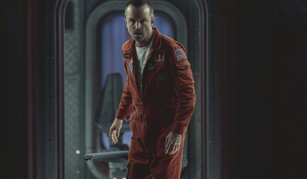 ¿Cuál es la trama de la serie "Black Mirror" que se transmite por Netflix?