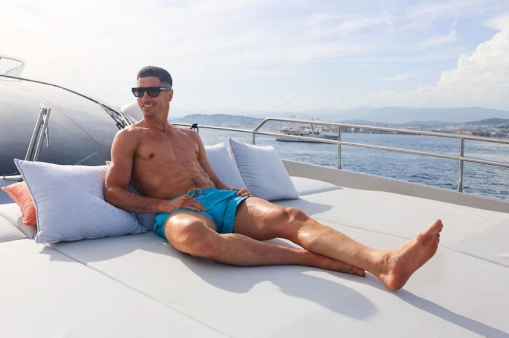 Casi todos los futbolistas buscan playas