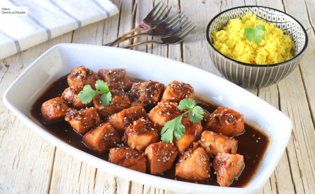 El salmón con salsa de soja es una receta en la que no tardarás más de 25 minutos de preparación