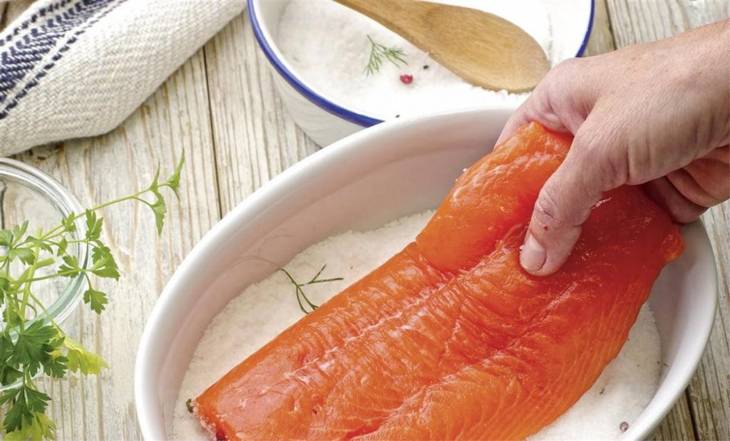 ¿Cómo se elabora esta receta de salmón con salsa de soja?