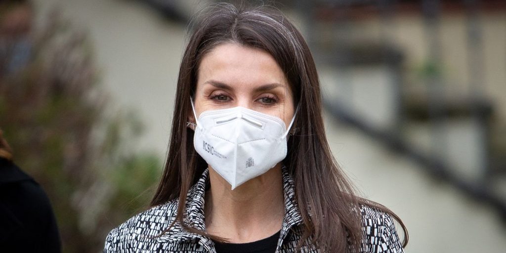 El truco para lucir las canas con el mismo estilo que la reina Letizia 26 Suelto y natural