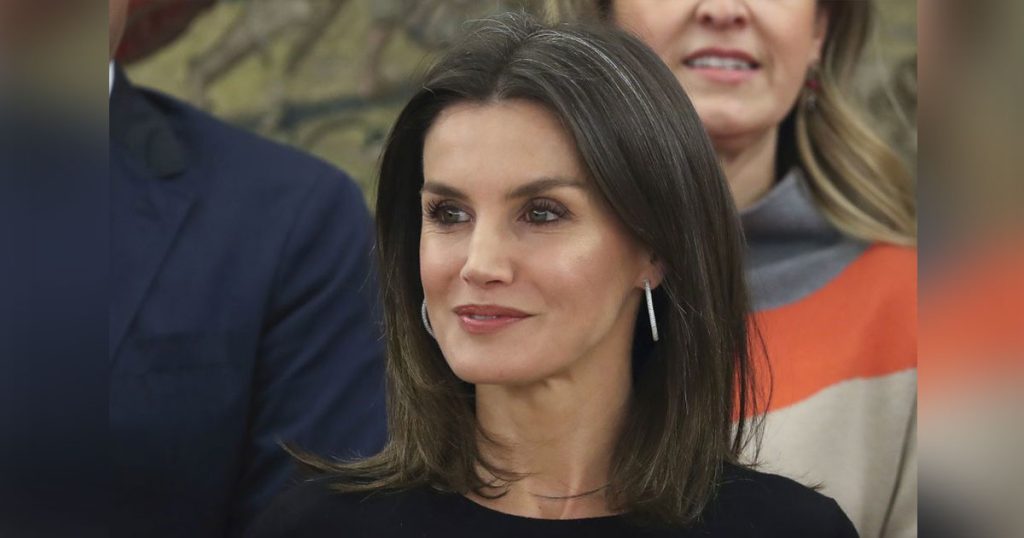 El truco para lucir las canas con el mismo estilo que la reina Letizia 25 El gran estilo de la reina Letizia y cómo luce su pelo canoso