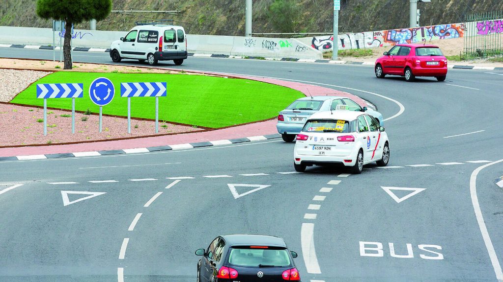 ¿Cuánto es la multa que te puede imponer la DGT por llevar el volumen alto?