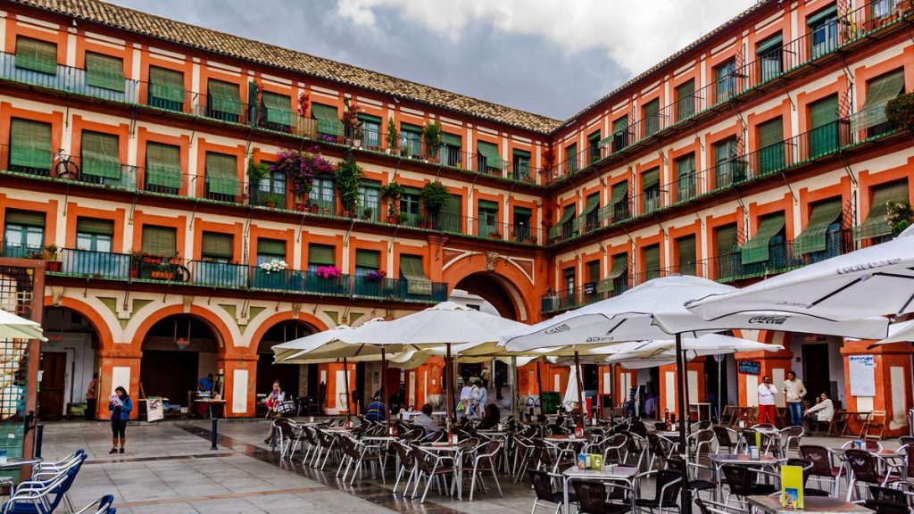 El escenario de las actividades más importantes de la vida social