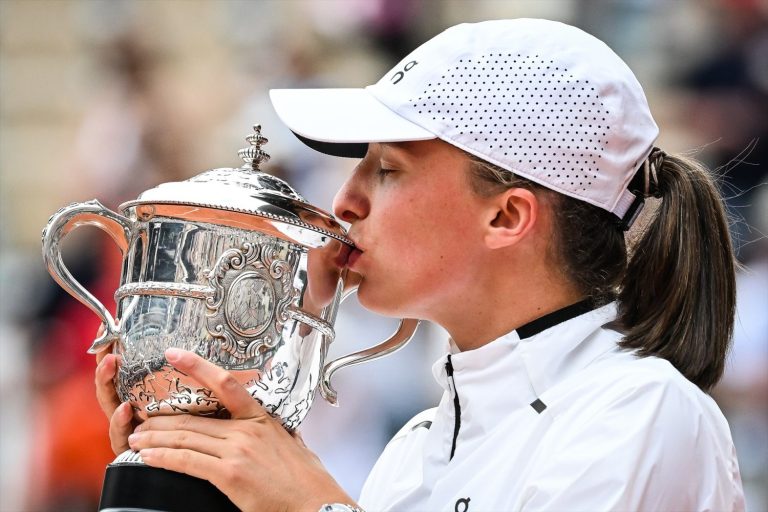La polaca Swiatek se lleva su tercer Roland Garros tras una dura final