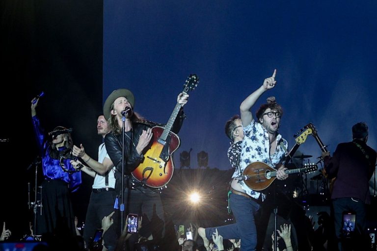 The Lumineers iluminan el verano en la universidad complutense