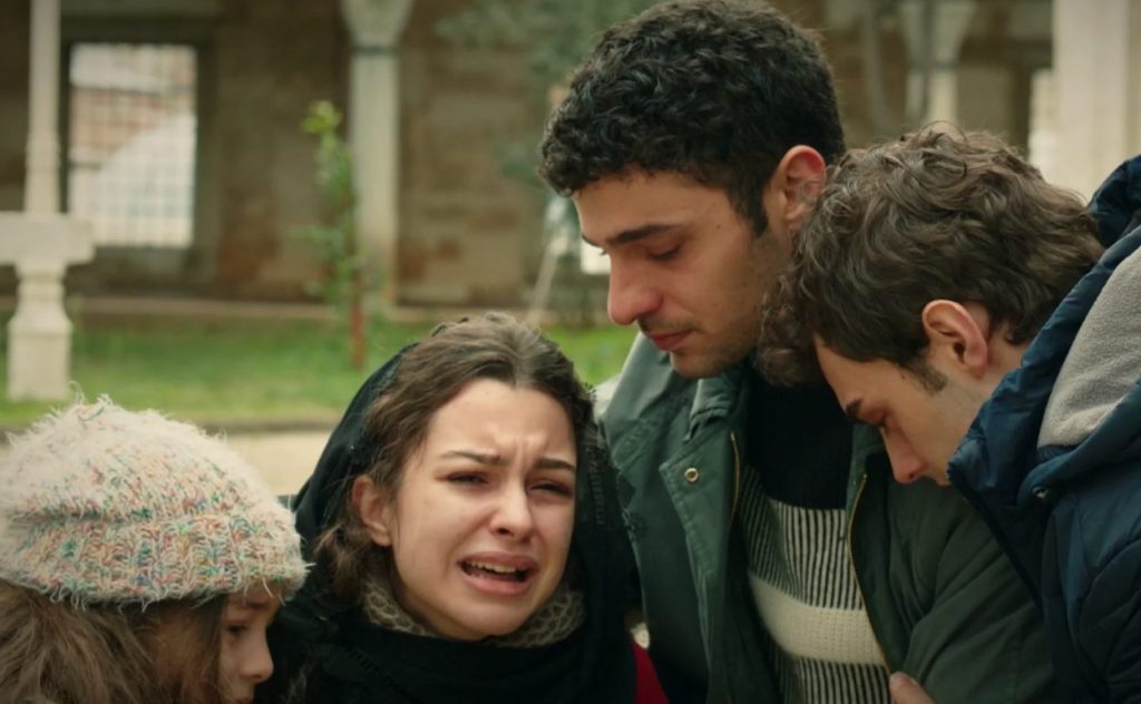 Sevgi no quiere decir la verdad