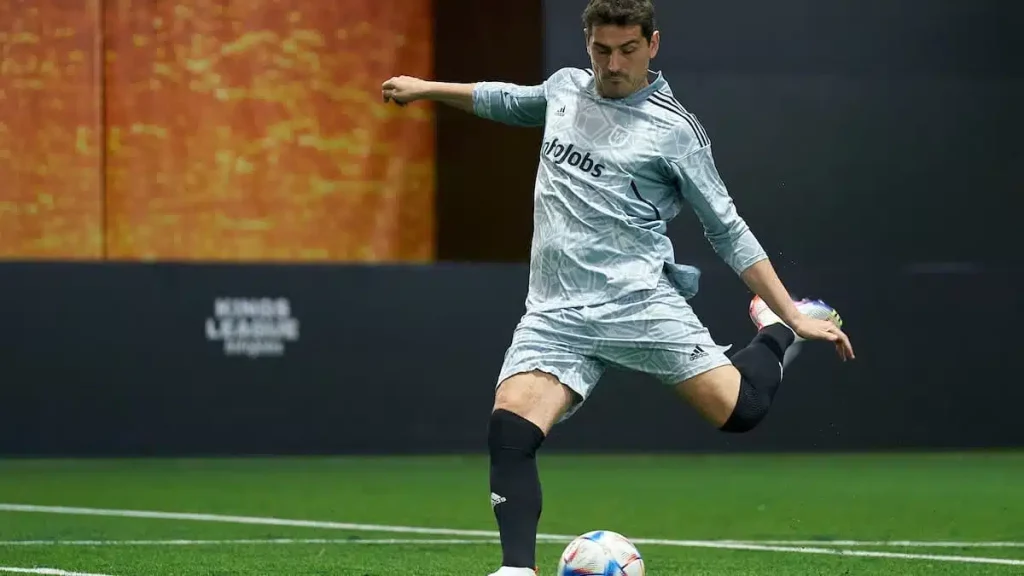 Gerard Piqué revienta las redes con su vacile a Iker Casillas por sus ligues 6 Iker Casillas sera su jefe directo