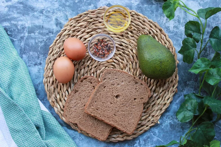 La receta de sándwich bikini: el truco para que el queso se funda y el pan quede crujiente