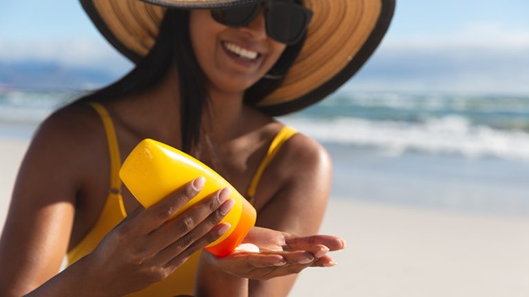 La OCU avisa: mucho cuidado con estos protectores solares este verano