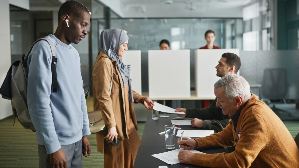 Los consejos de la OCU para librarse de una mesa electoral 2