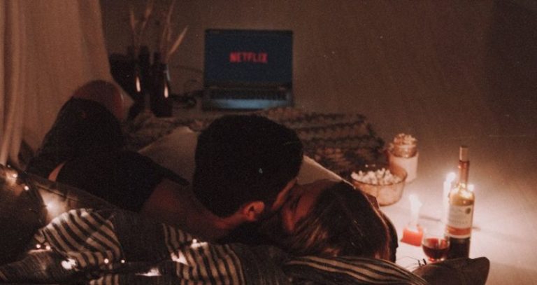 Mejores películas “calientes” de Netflix para ver en pareja