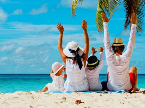 Menos gasto, y más controlado: así serán las vacaciones de los españoles