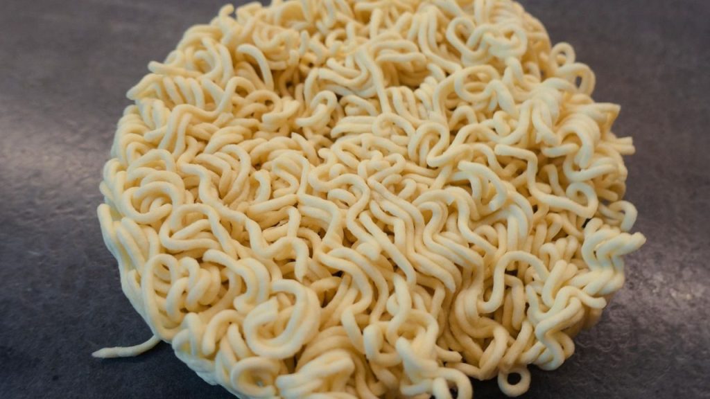 Fideos instantáneos Yakisoba sabor curry de Mercadona