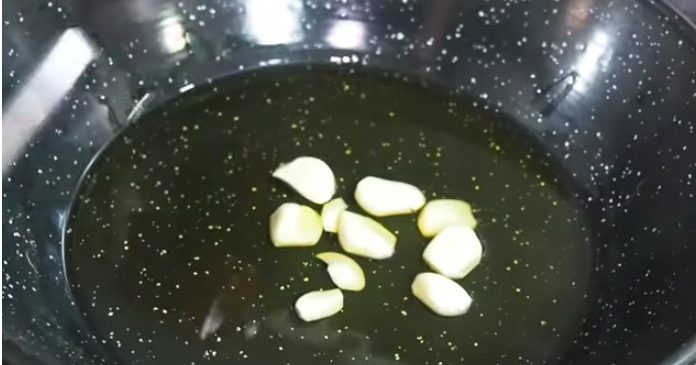 ¡No dejarás de cocinarlo! Así puedes hacer un conejo al ajillo como Chicote