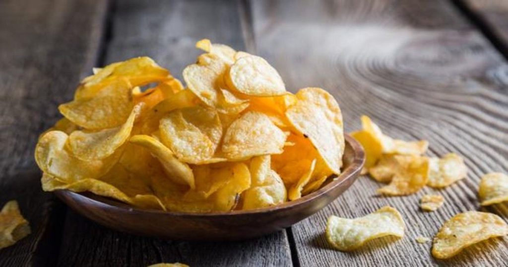 Paso # 4. El momento de sazonar y servir las patatas fritas