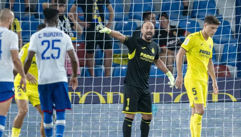 El portero Pepe Reina renueva con el Villarreal hasta 2024