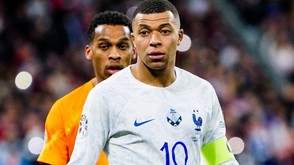 Saliendo Mbappé, entraría Harry