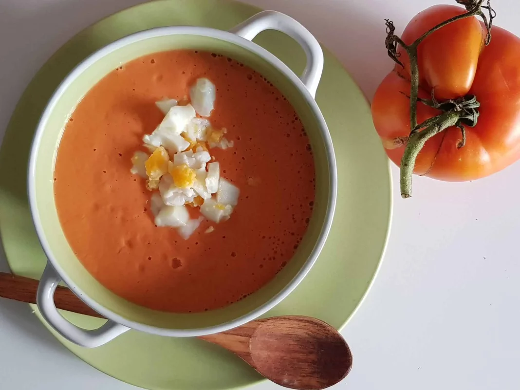 El salmorejo cordobés de un estrella Michelin: el tipo de pan y el vinagre que lo cambian todo.