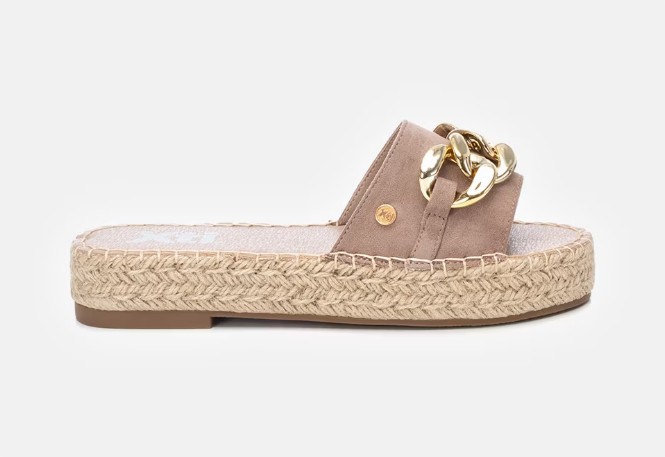 El Corte Inglés: sandalias planas muy chic que no superan los 50 euros 8 Sandalias planas de mujer color marron con cadena decorativa