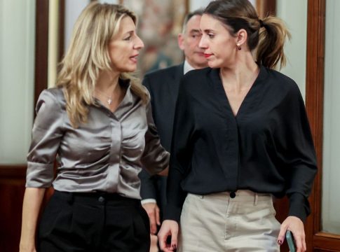 Yolanda Díaz evita pronunciarse sobre el veto a Irene Montero. no es de interés Yolanda Díaz evita pronunciarse sobre el veto a Irene Montero: