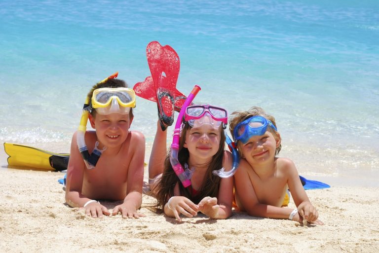 Ideas de Amazon para viajar en familia y que los padres disfruten igual o más que los hijos