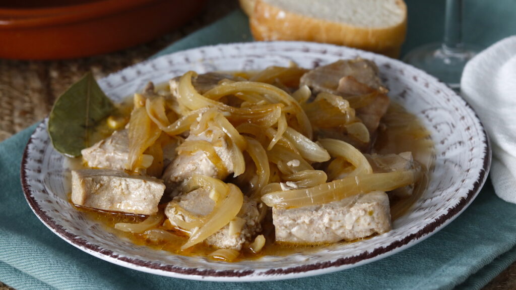 Cómo hacer un atún encebollado para que quede jugoso y rico 38 Intensificar los sabores