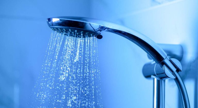 La ducha fría y su efecto rebote: a los 10 minutos tienes más calor (y qué hacer en su lugar)