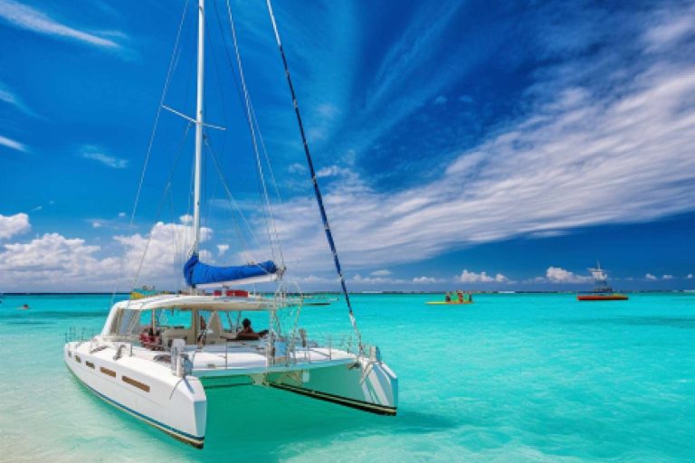 Una experiencia inolvidable en catamarán a Isla Mujeres