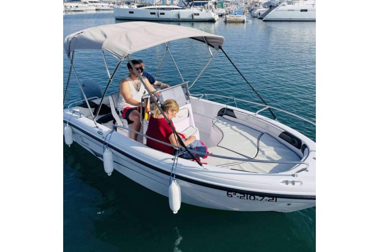 Alquiler barco sin licencia con Kalima Charter